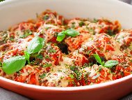 Рецепта Печени кюфтенца с доматен сос, спанак, рикота и моцарела на фурна